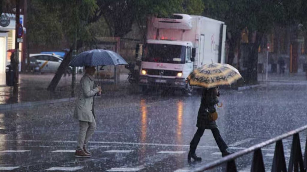 Sevilla bajo una fuerte lluvia.