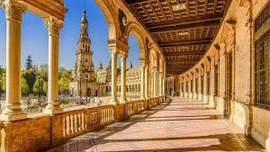 Plaza de España soleada en Sevilla.