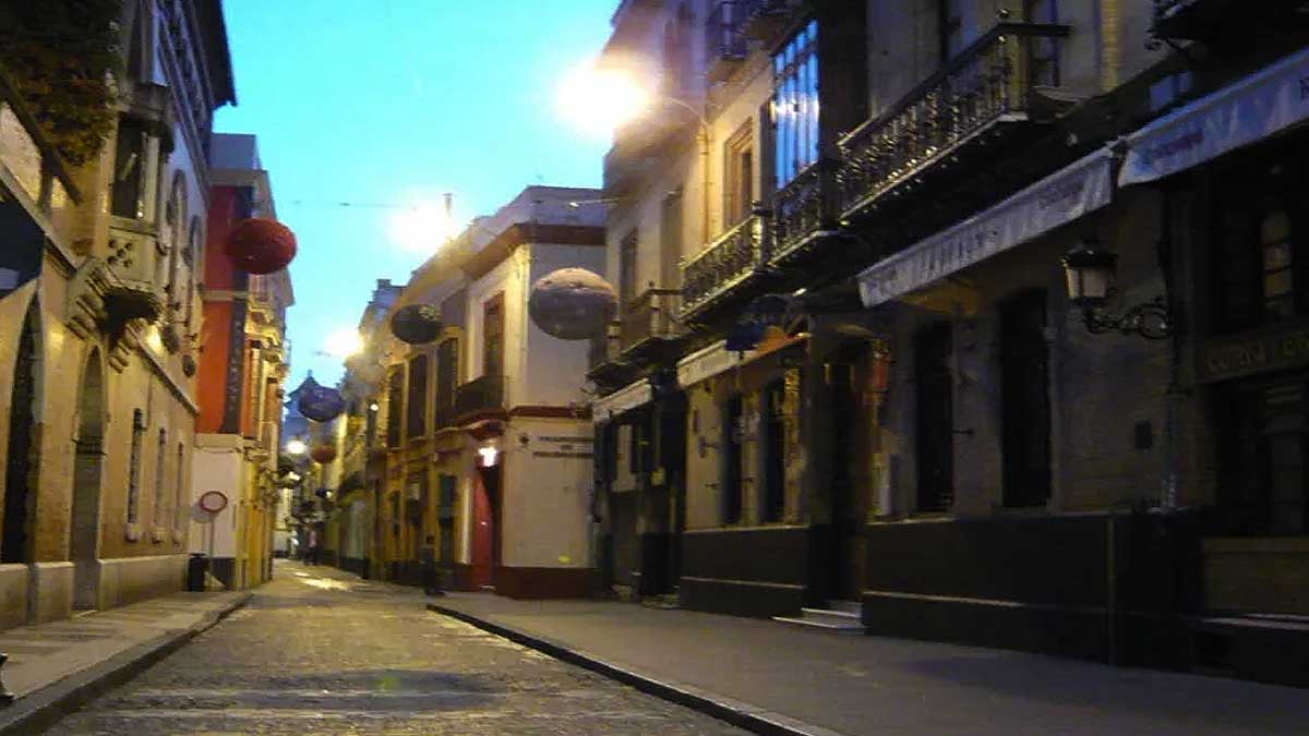 Imagen de la Calle Cuna en el centro de Sevilla.