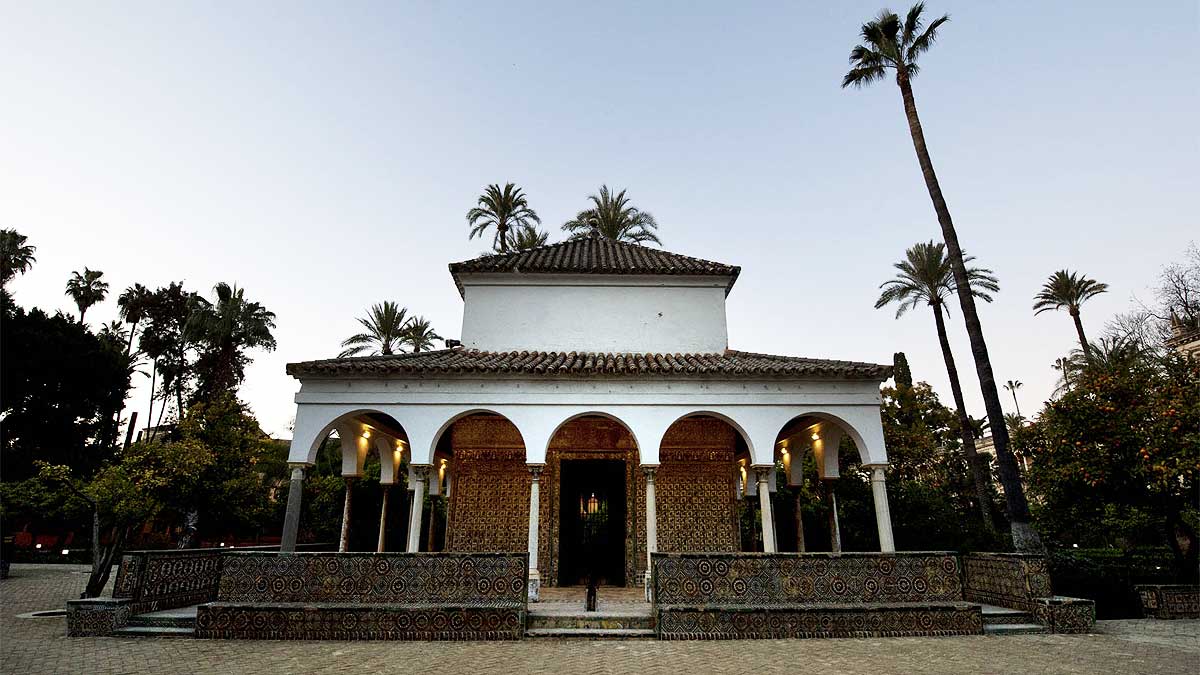 Fachada del Cenador Carlos V.