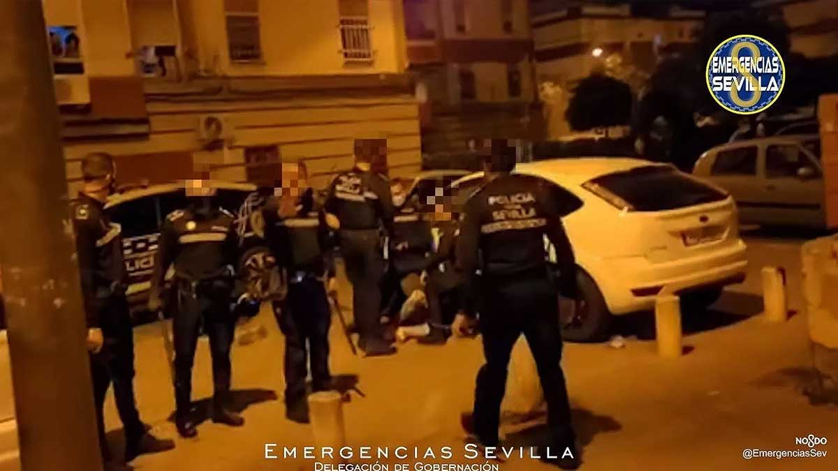 Policías en un control en el Polígono Norte.