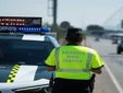 Un conductor atropella a dos guardias civiles tras circular en sentido contrario con un coche robado