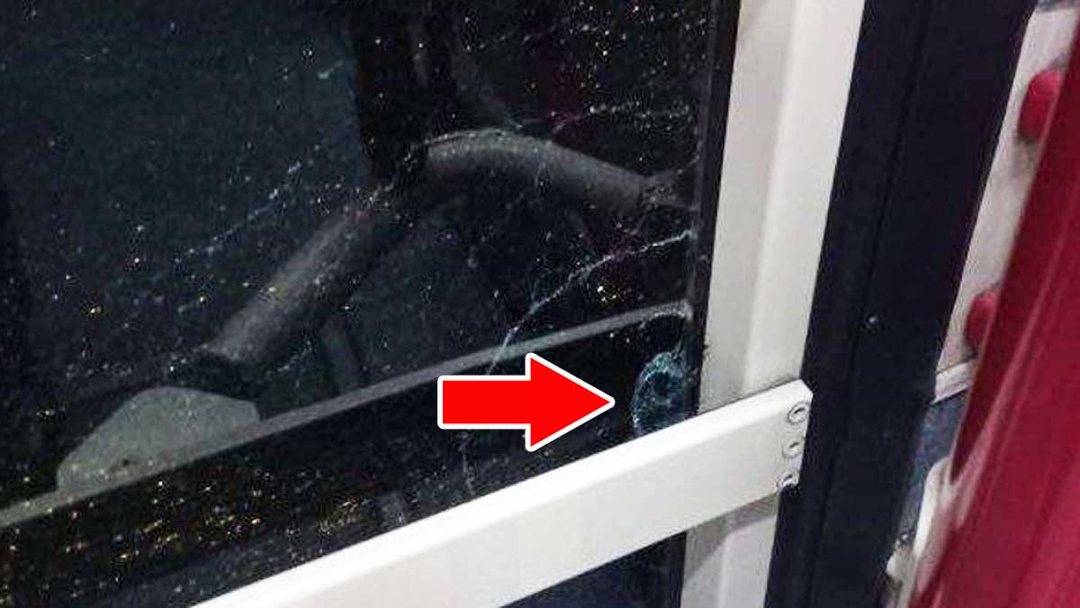 Balazo en el cristal del autobús.