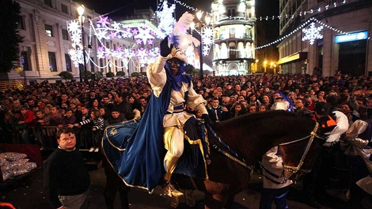 Heraldo Real en la avenida de la Constitución de Sevilla.