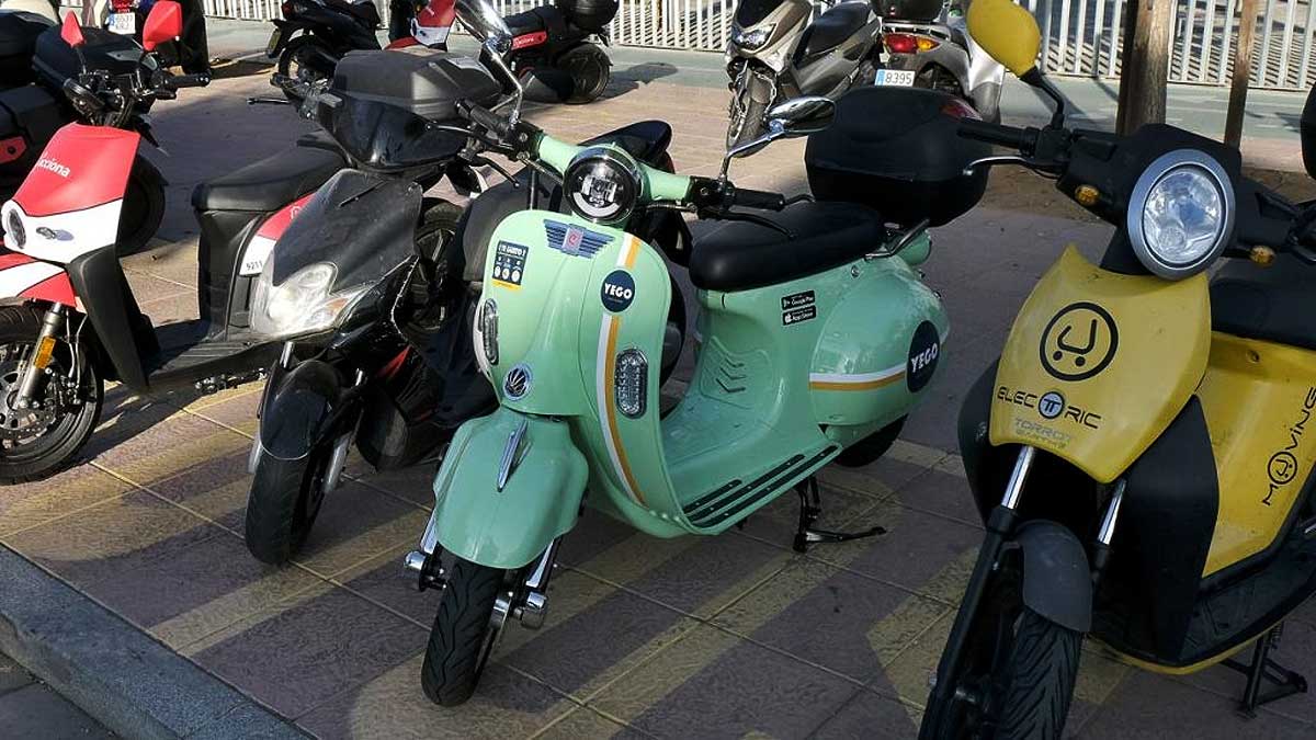 Tres empresas de motos de alquiler en Sevilla de las cinco que funcionan en la actualidad.