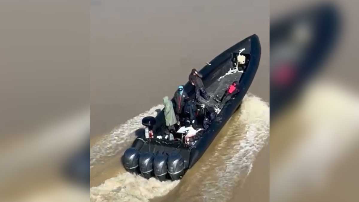 Narcolancha remontando el Guadalquivir.