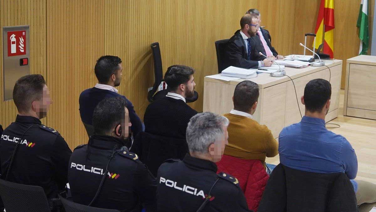 Miembros de "La Manada" en el juicio.