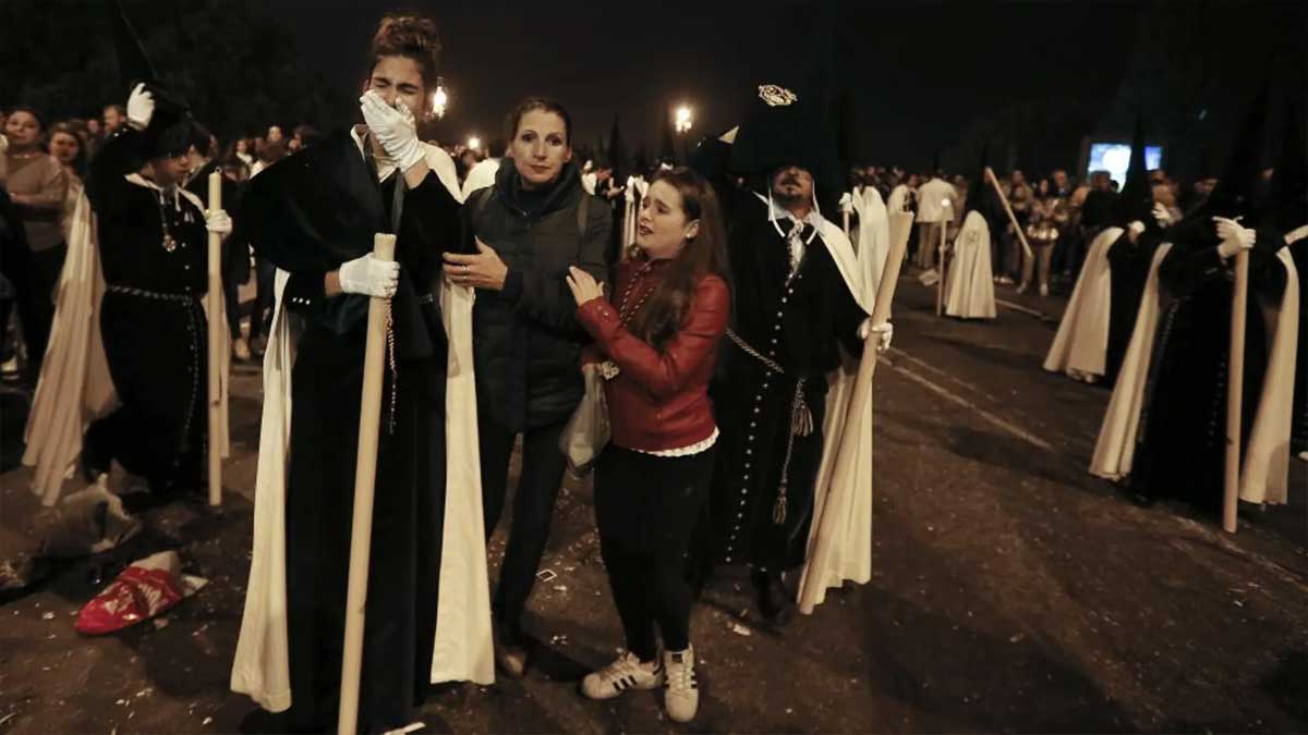 Nazarena de la Esperanza de Triana afectada por los incidentes de la Madrugá.