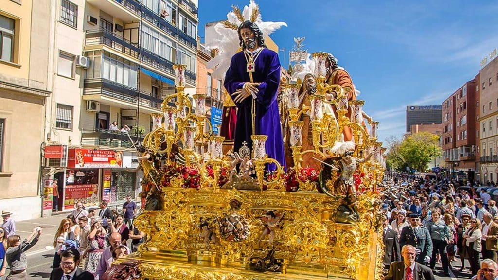 Paso de la Hermandad del Polígono de San Pablo.
