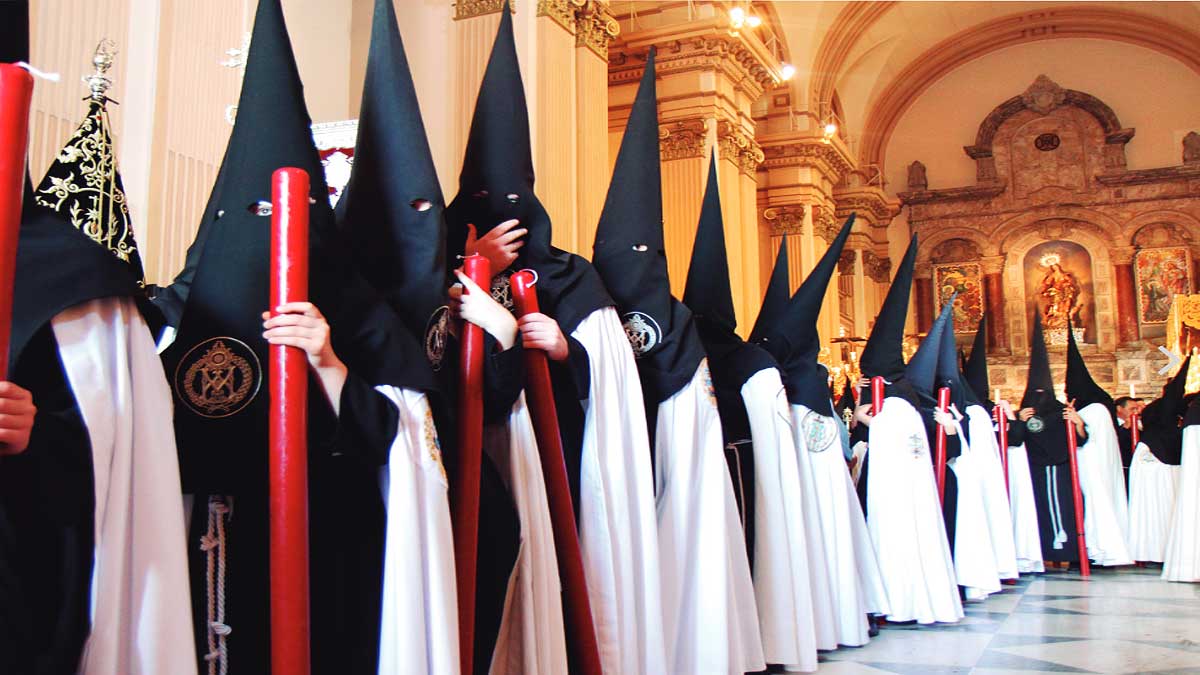 Cuerpo de nazarenos de la Hermandad de La Sed.