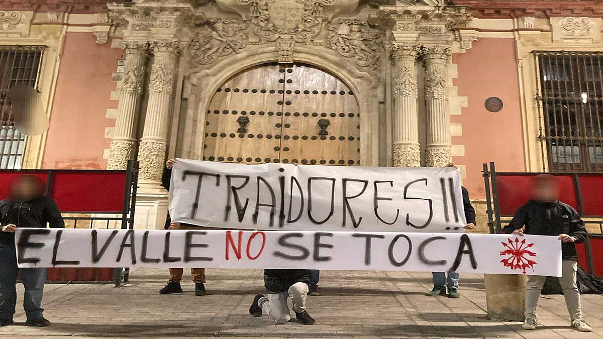 Insólita protesta falangista.