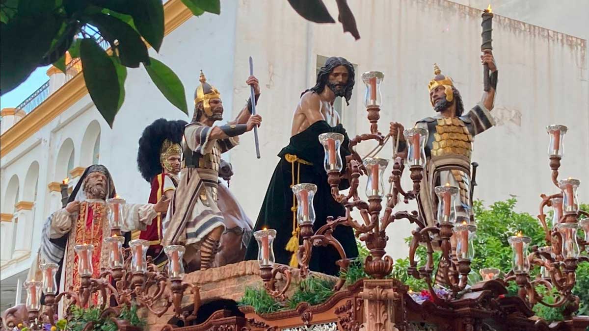 El Sábado de Pasión en Sevilla, la emoción cofrade toma los barrios, pendiente de la lluvia