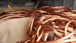 Imagen de metros de cable robado recuperado por la Guardia Civil.