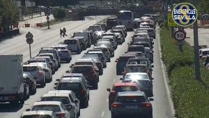 Coches en un atasco en la Ronda Urbana Norte.