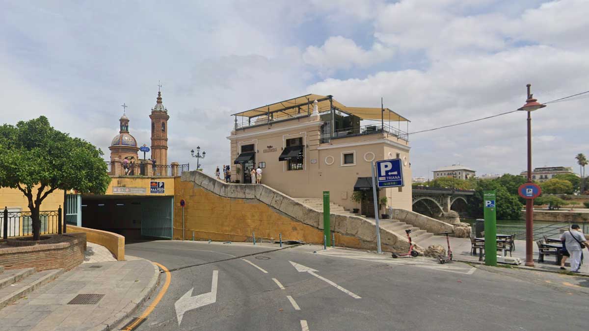 Vista de la zona de la Plaza del Altozano con la emblemática capilla del Carmen en ladrillos.