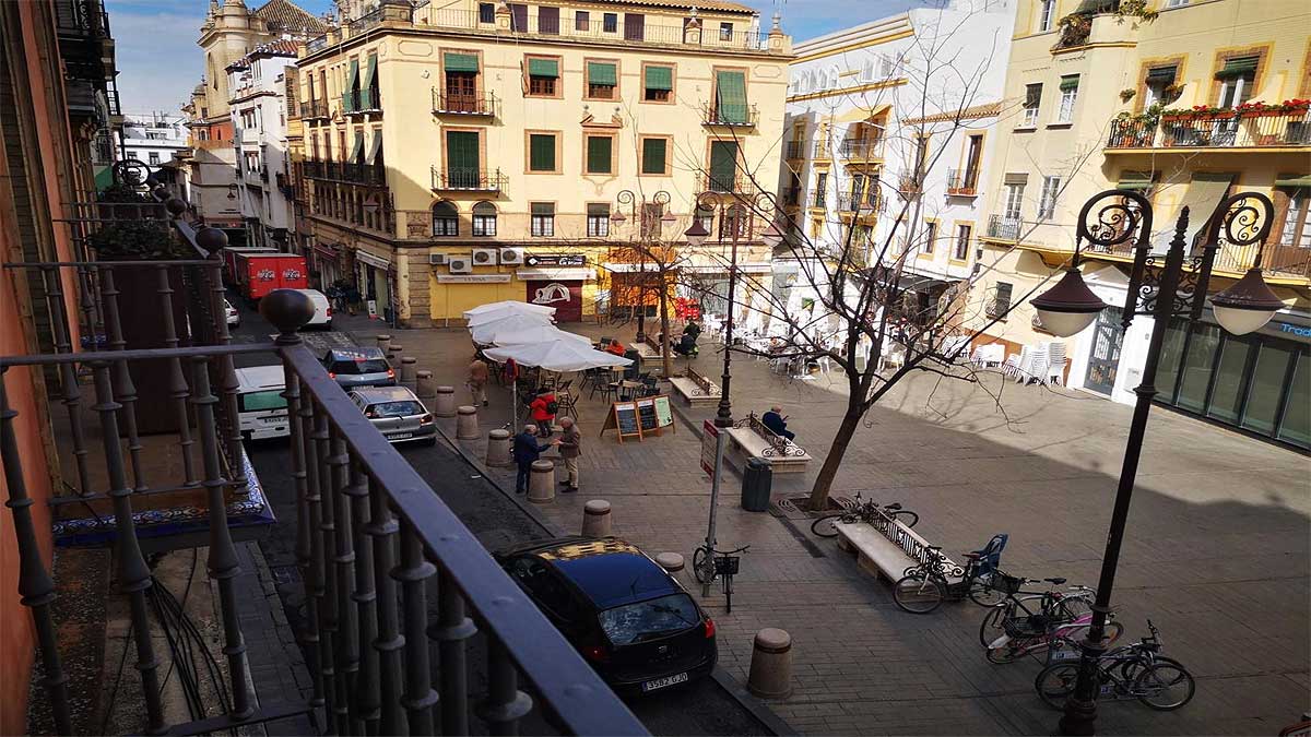 Imagen desde un balcón de la Cuesta del Rosario hacia El Salvador.