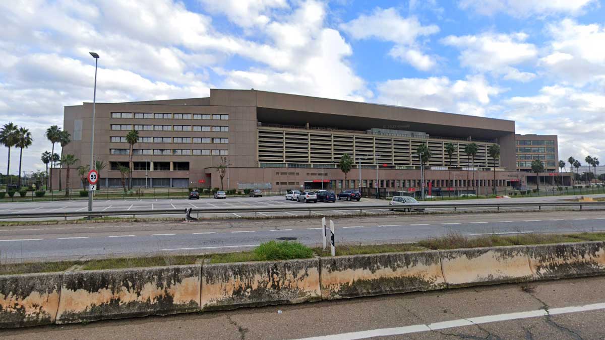 Fachada en ladrillo del Estadio Olímpico de Sevilla, en La Cartuja.