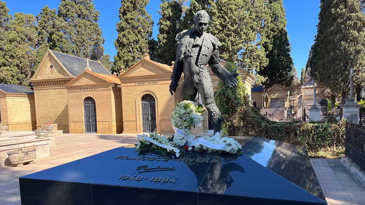Tumba de Paquirri en el Cementerio de San Fernando.