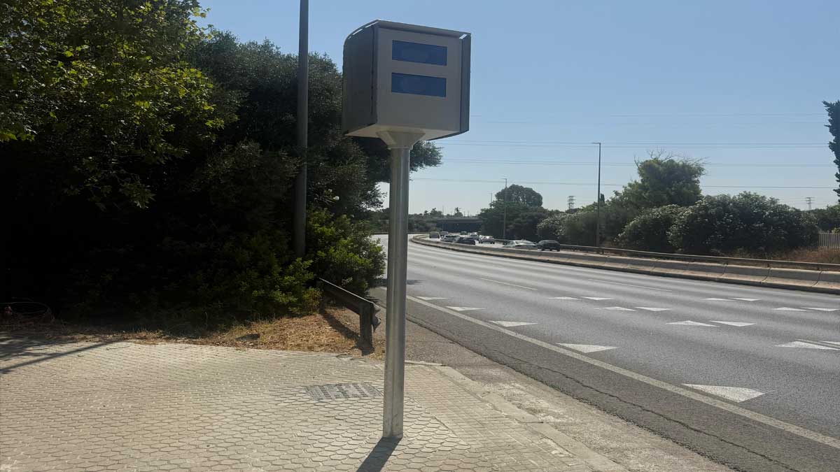 Radar de carretera en la SE-30 a la altura de Pino Montano.