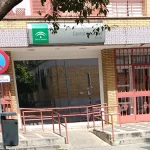 Cerro Amate, el barrio sevillano que hace cola de madrugada para ver a su médico