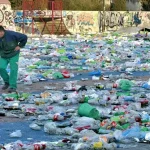 Botellonas en Sevilla: La imagen “lamentable” de la Ciudad de la Justicia por la falta de limpieza