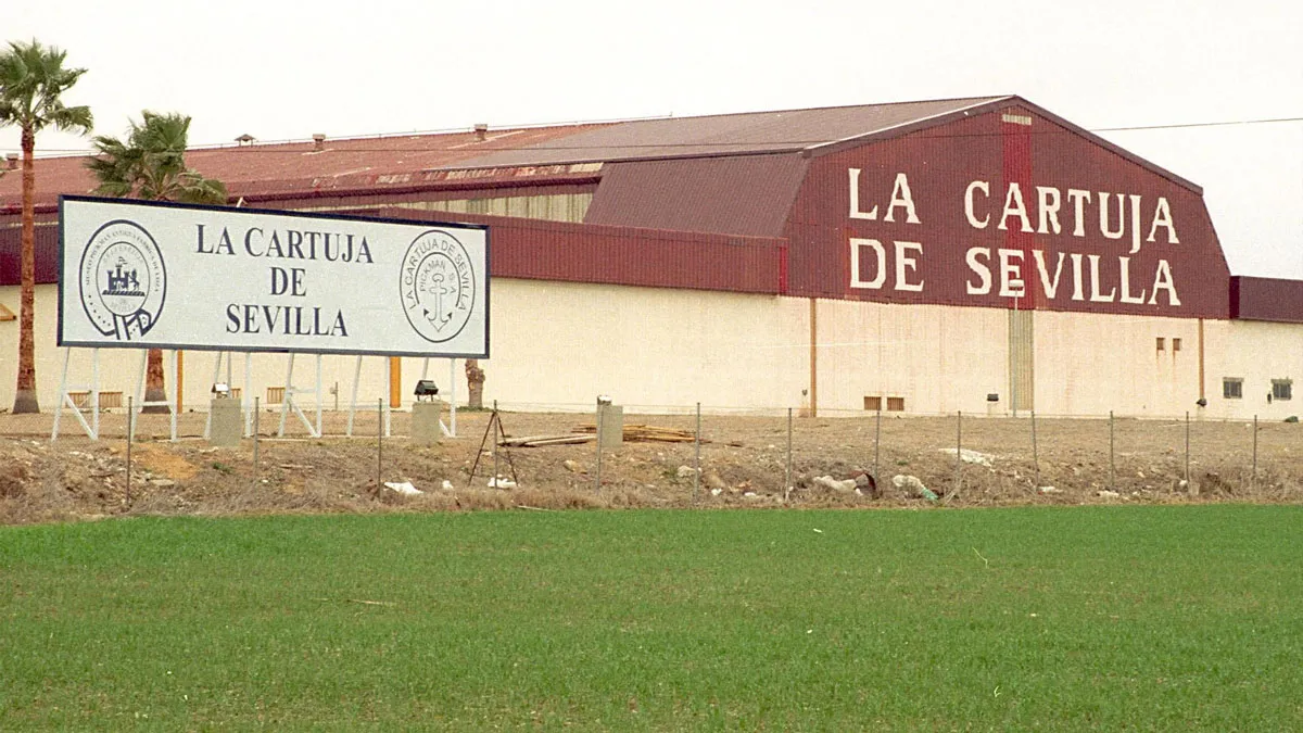 Exterior de la fábrica de loza de La Cartuja Pickman.