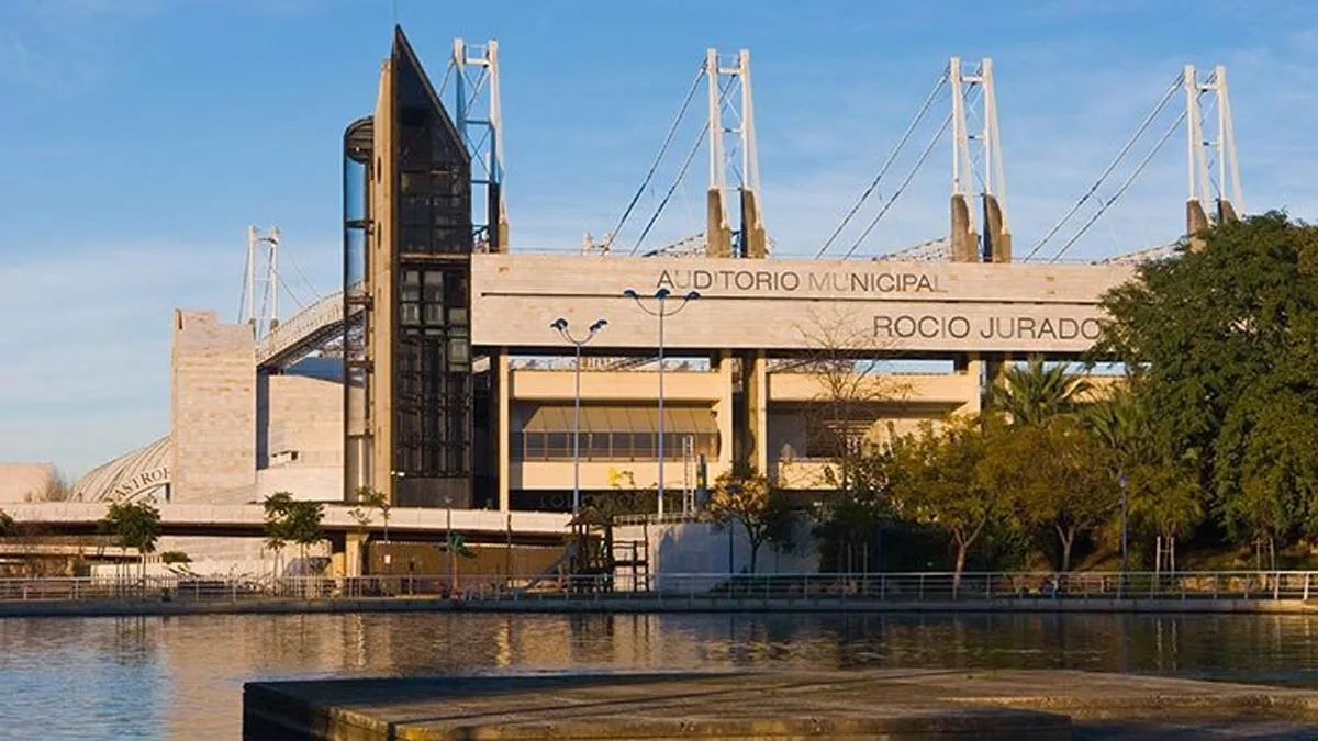 Vista del Auditorio Rocío Jurado desde el río.