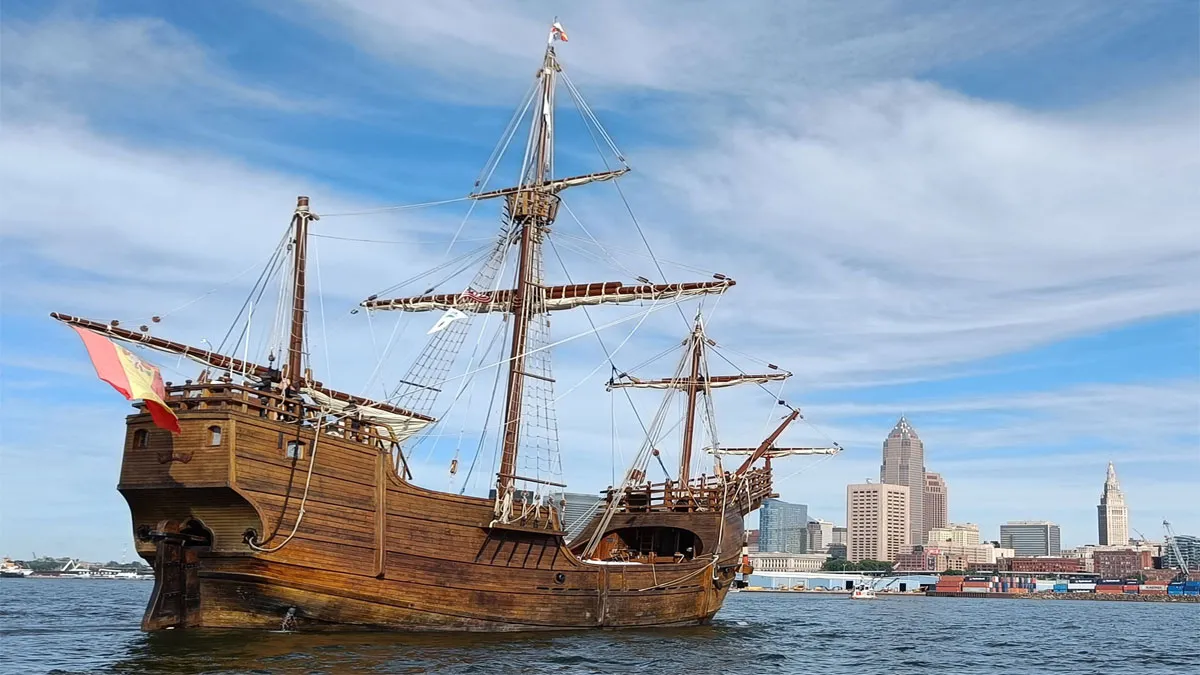 Nao Santa María llegando a puerto.