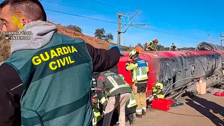 Trabajos de búsqueda en el Iryo rojo accidentado en Adamuz.