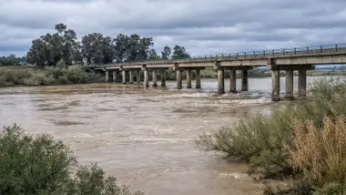 Nivel alto del Guadalquivir por Lora.