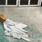 Nuevo ataque en la sanidad andaluza, un paciente rompe puertas y amenaza al personal en Brenes