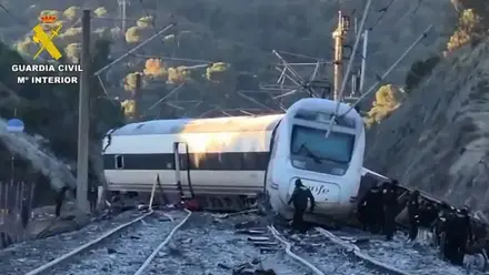 Imagen de la Guardia Civil de uno de los trenes siniestrados.