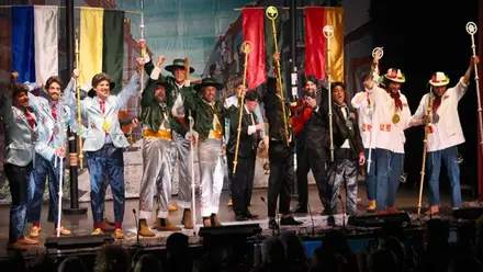 Escenario del Teatro Tronío con el Carnaval de Gines.