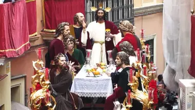 Paso de La Cena por Sierpes.