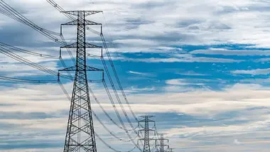 Varios postes de la línea de Alta Tensión.