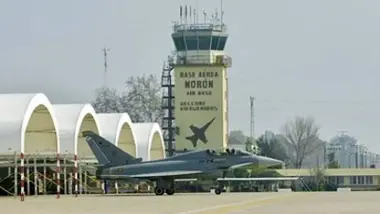 Avisón de combate despegando de la Base Aérea de Morón de la Frontera.