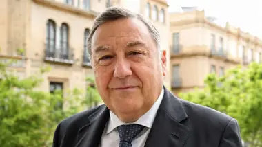 Rostro de José Roda Peán, una persona va mayor, de unos 70 años y vestido de chaqueta y corbata.