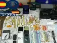 La Policía Nacional detiene a once personas por traficar con heroína y crack cerca de un colegio en Morón