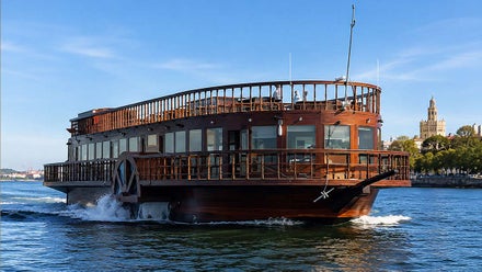 Barco Real Fernando en madera navegando por el Guadalquivir.