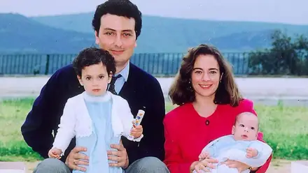 La familia Jiménez Becerril, el matrimonios y sus dos hijos pequeños.
