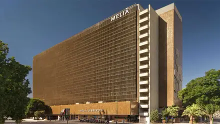 Fachada del hotel Los Lebreros.