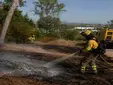 El incendio de Camas ya está extinguido tras poner en riesgo las viviendas de El Carambolo
