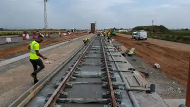 Vía y obras de la línea 3 del Metro de Sevilla.