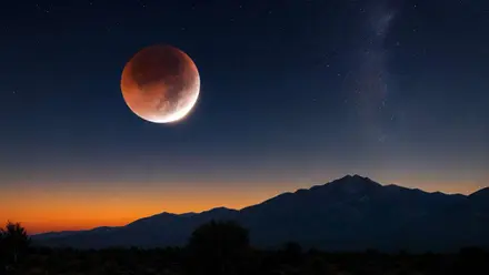 Momento de un eclipse de luna.