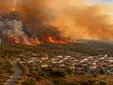 El incendio de Niebla obliga a evacuar un pueblo de Sevilla y sus cuatro aldeas por el avance del fuego: esta es la situación
