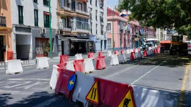 Ronda y calle María Auxiliadora cortada parcialmente por obras.