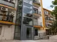 Adiós a los 'pisos jaula' en Sevilla: diez comunidades tendrán ascensor con ayudas de hasta el 95%