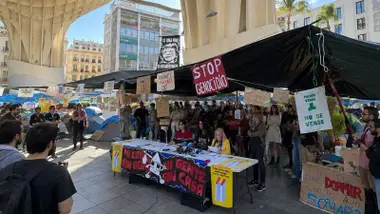 Tiendas de campaña de la acampada en las Setas de La Encarnación.