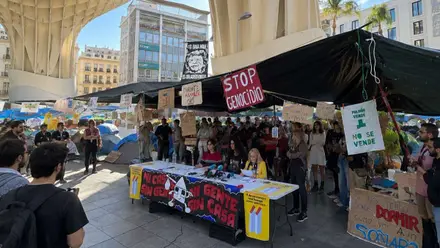 Tiendas de campaña de la acampada en las Setas de La Encarnación.